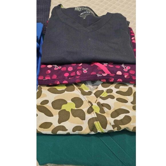10 piece scrubs lot MEDIUM - Picture 2 of 3